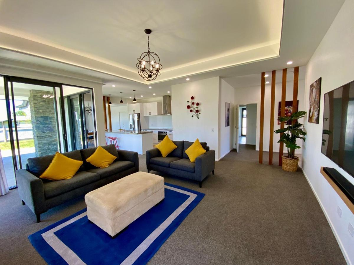 Style, Functional With Space ทไวเซิล ภายนอก รูปภาพ